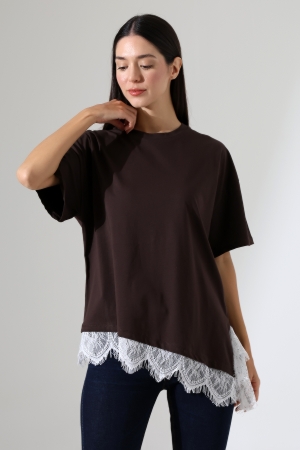 22288 KADIN ETEĞİ EĞİK VE DANTELLİ VE YIRTMAÇLI OVERSİZE KISA KOL TSHIRT 