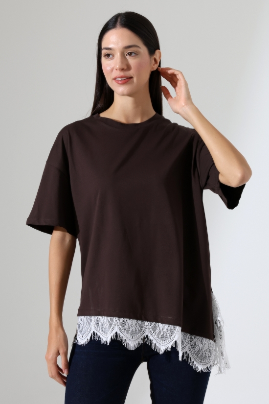 22288 KADIN ETEĞİ EĞİK VE DANTELLİ VE YIRTMAÇLI OVERSİZE KISA KOL TSHIRT 