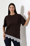 22288 KADIN ETEĞİ EĞİK VE DANTELLİ VE YIRTMAÇLI OVERSİZE KISA KOL TSHIRT 
