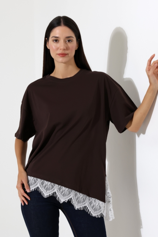 22288 KADIN ETEĞİ EĞİK VE DANTELLİ VE YIRTMAÇLI OVERSİZE KISA KOL TSHIRT 