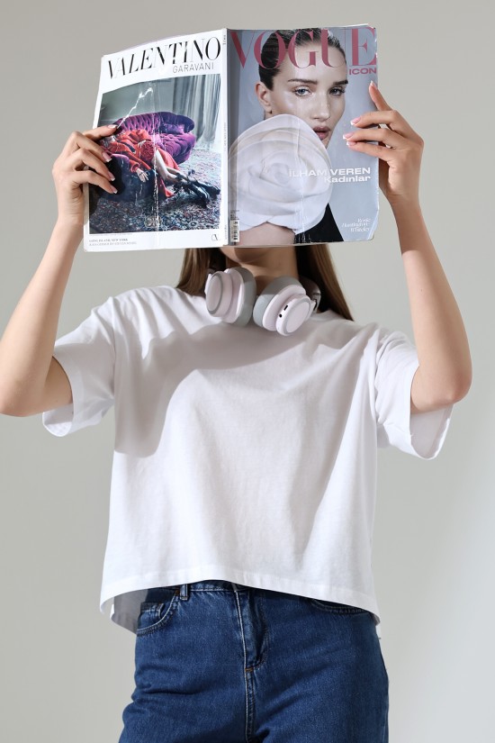 21929 KADIN KISA KOL GENİŞ VE YANLARI YIRTMAÇLI ARKASI OVAL BİSİKLET YAKA TSHIRT 21929 KADIN KISA KOL GENİŞ VE YANLARI YIRTMAÇLI ARKASI OVAL BİSİKLET YAKA TSHIRT