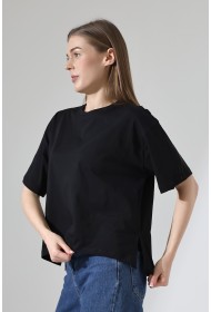 21929 KADIN KISA KOL GENİŞ VE YANLARI YIRTMAÇLI ARKASI OVAL BİSİKLET YAKA TSHIRT