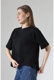 21929 KADIN KISA KOL GENİŞ VE YANLARI YIRTMAÇLI ARKASI OVAL BİSİKLET YAKA TSHIRT 21929 KADIN KISA KOL GENİŞ VE YANLARI YIRTMAÇLI ARKASI OVAL BİSİKLET YAKA TSHIRT