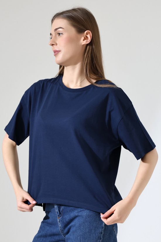 21929 KADIN KISA KOL GENİŞ VE YANLARI YIRTMAÇLI ARKASI OVAL BİSİKLET YAKA TSHIRT