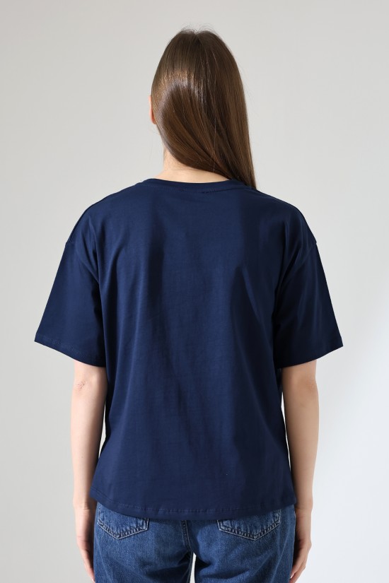 21929 KADIN KISA KOL GENİŞ VE YANLARI YIRTMAÇLI ARKASI OVAL BİSİKLET YAKA TSHIRT