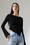 22275 KADIN KAYIK YAKA UZUNKOLUCU İSPANYOL ÖNÜ ASİMETRİK PENSLİ TSHIRT 