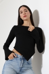 22275 KADIN KAYIK YAKA UZUNKOLUCU İSPANYOL ÖNÜ ASİMETRİK PENSLİ TSHIRT 