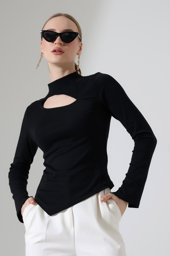 22190 KADIN YARIM BALIKÇI UZUN KOL YAN ETEĞİ ASİMETRİK ÖN GÖĞSÜ OVAL PENCERELİ TSHIRT