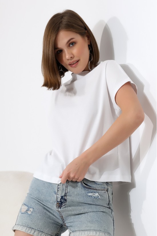 19588 BAYAN DİK YAKA KISA KOLU BEDENDE PAMUKLU KISA TSHIRT