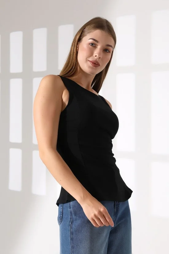 22070 KADIN KAYIK YAKA FULL LYC RİBANA YANLARI KUPLU PARÇALI ETEĞİ VOLANLI KOLSUZ TSHIRT 22070 KADIN KAYIK YAKA FULL LYC RİBANA YANLARI KUPLU PARÇALI ETEĞİ VOLANLI KOLSUZ TSHIRT