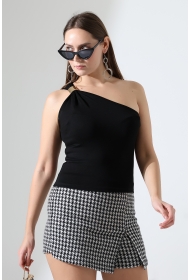 22116 KADIN DOUBLEFACE YUMUŞAK DOKU TEK ASKISINDA METAL SÜS KAPAK TEK ASKILI ATLET