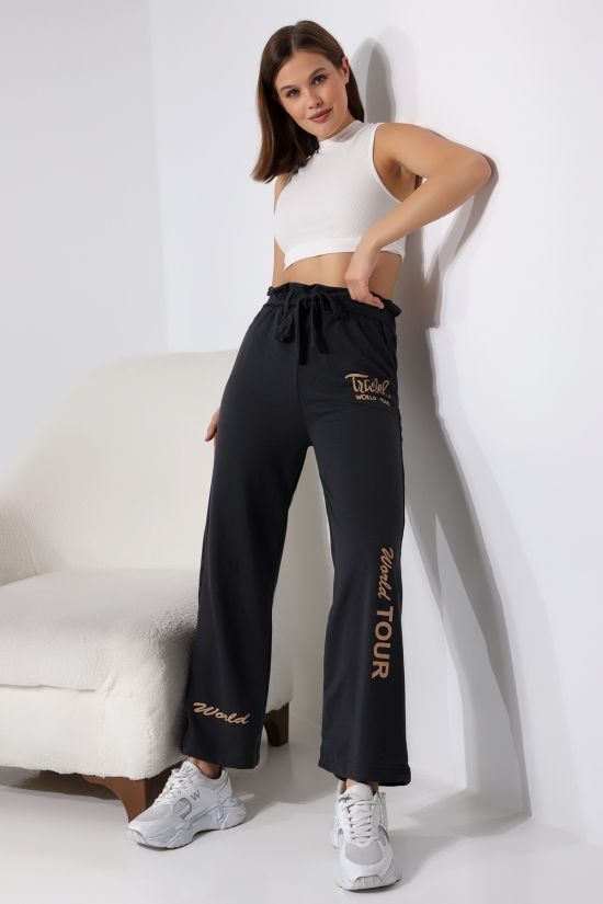 21361 TRAVEL ÖNÜ BASK.VE PAÇALARI BASK. SALAŞ KEMERLİ KUŞAKLI YÜKS.KEMER BÜZG.BAYAN GENİŞ SALAŞ 2 İP PANTOLON 