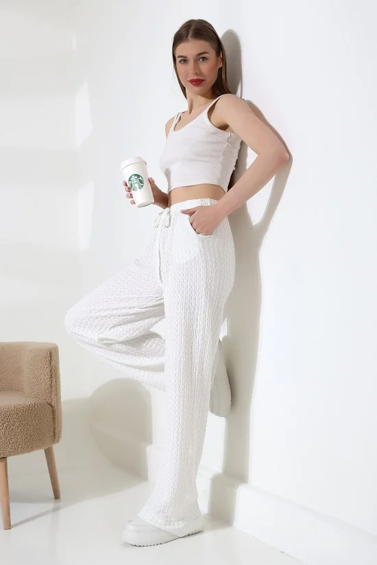 21959 KADIN JAKARLI KUMAŞ CEPLİ İNCE BELLASTİKLİ PAÇASI AÇIK SALAŞ PANTOLON 21959 KADIN JAKARLI KUMAŞ CEPLİ İNCE BELLASTİKLİ PAÇASI AÇIK SALAŞ PANTOLON