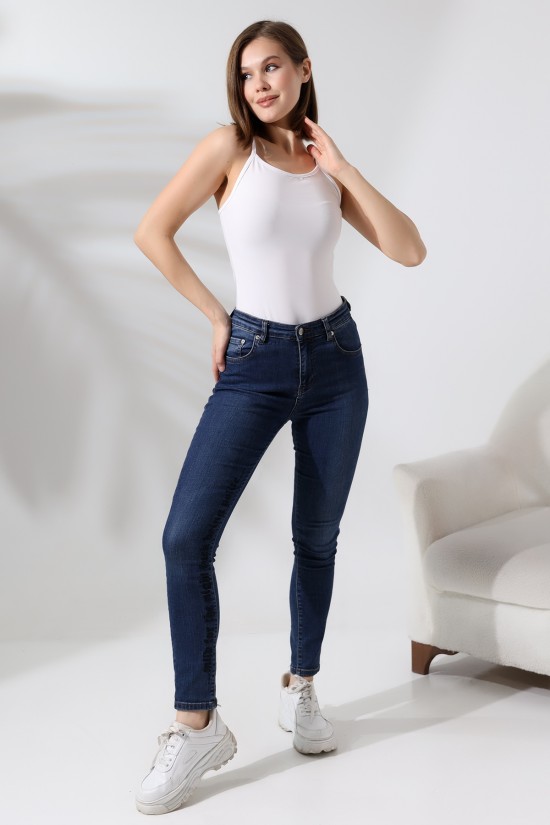 20427 KADIN İP ASKILI ALTI KÜLOTLU VE ÇITÇITLI ATLET 20427 KADIN İP ASKILI ALTI KÜLOTLU VE ÇITÇITLI ATLET