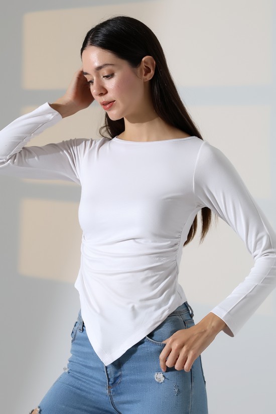 22017 KADIN KAYIK YAKA UZUN KOL YANLARI BÜZGÜLÜ VE ÖNÜ ASİMETRİK KESİMLİ  BLUZ 