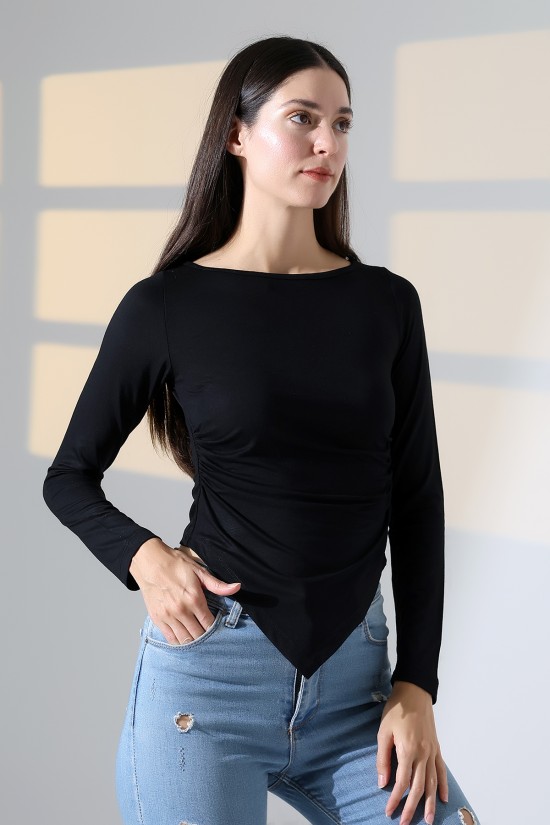 22017 KADIN KAYIK YAKA UZUN KOL YANLARI BÜZGÜLÜ VE ÖNÜ ASİMETRİK KESİMLİ BLUZ 22017 KADIN KAYIK YAKA UZUN KOL YANLARI BÜZGÜLÜ VE ÖNÜ ASİMETRİK KESİMLİ BLUZ