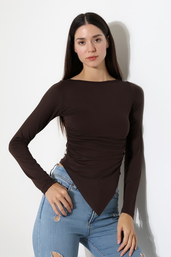 22017 KADIN KAYIK YAKA UZUN KOL YANLARI BÜZGÜLÜ VE ÖNÜ ASİMETRİK KESİMLİ  BLUZ 